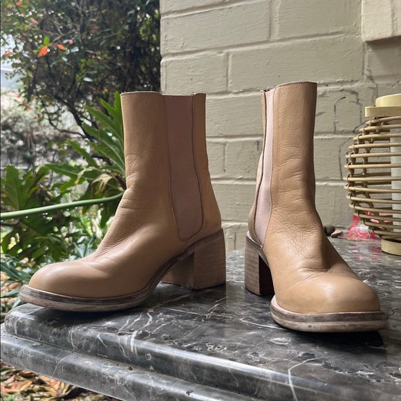 Free People Essential Chelsea Boots - Picture 3 of 6